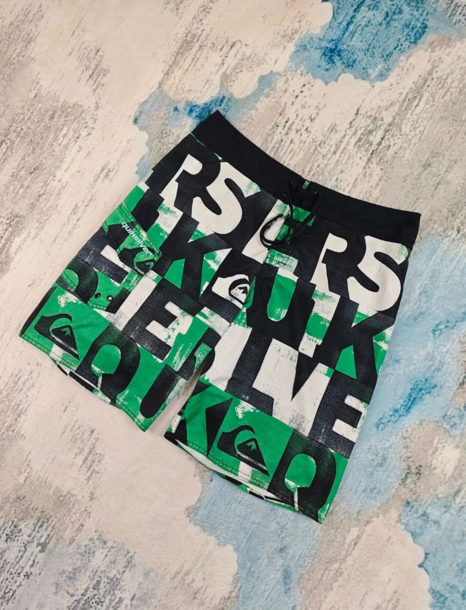 Quiksilver Boardshorts Verde Preto Branco Estampa Textual Y2K Surf Streetwear Tamanho M – photo 2